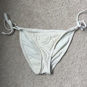 Side tie bikini bottoms